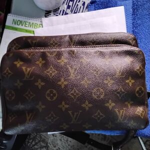 Louis Vuitton unisex monogram crossbody with COA